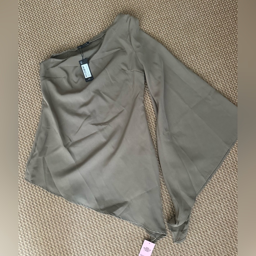PrettyLittleThing Women’s Olive green one shoulder tunic